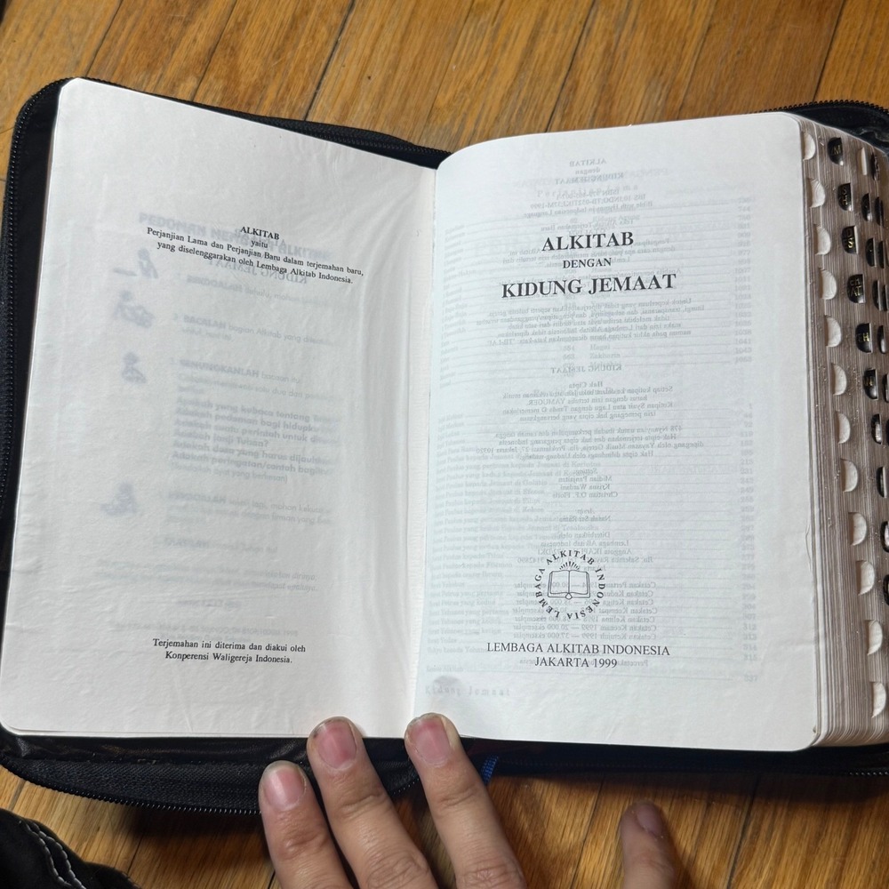 Alkitab Indonesian Bible Kidung Jemaat 1999 Black Zippered Case Silver -READ - Picture 4 of 7